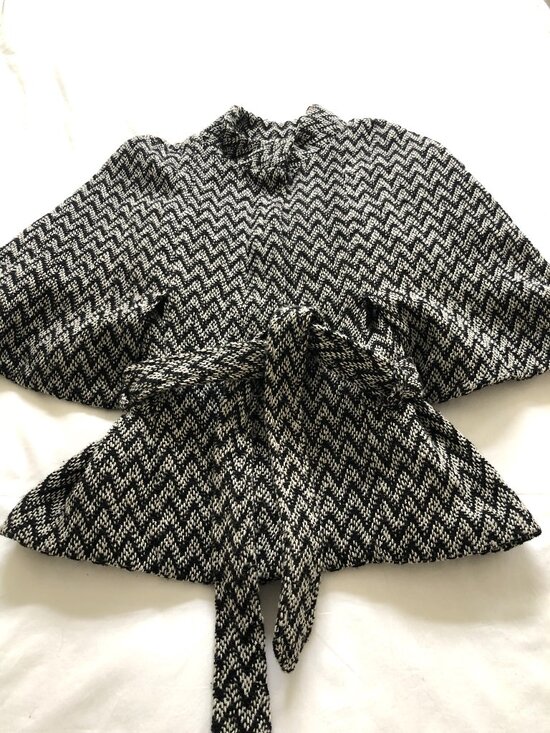 BB Dakota Jackets & Blazers - BB Dakota - Black & White Chevron Herringbone Cape with belt wrap - Size S